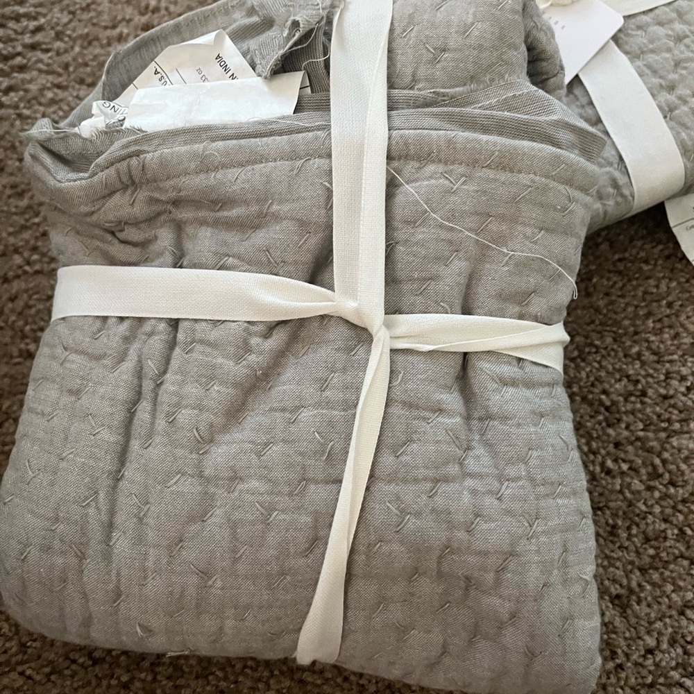 Pottery Barn Gray Cotton Euro Quilt Shams, NWT - Picture 2 of 4